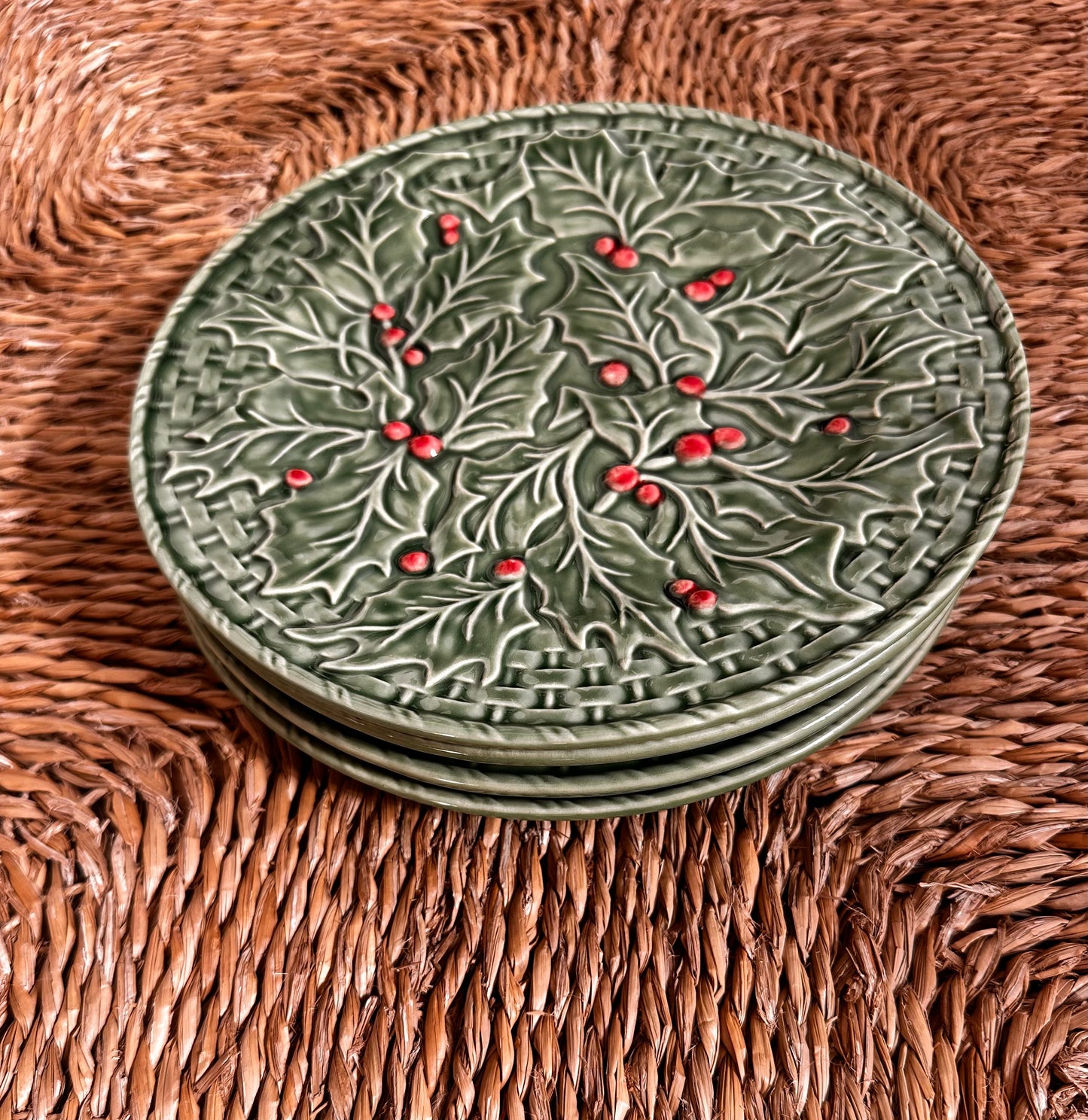 Pierre Deux Holly Dessert Plates with Mugs