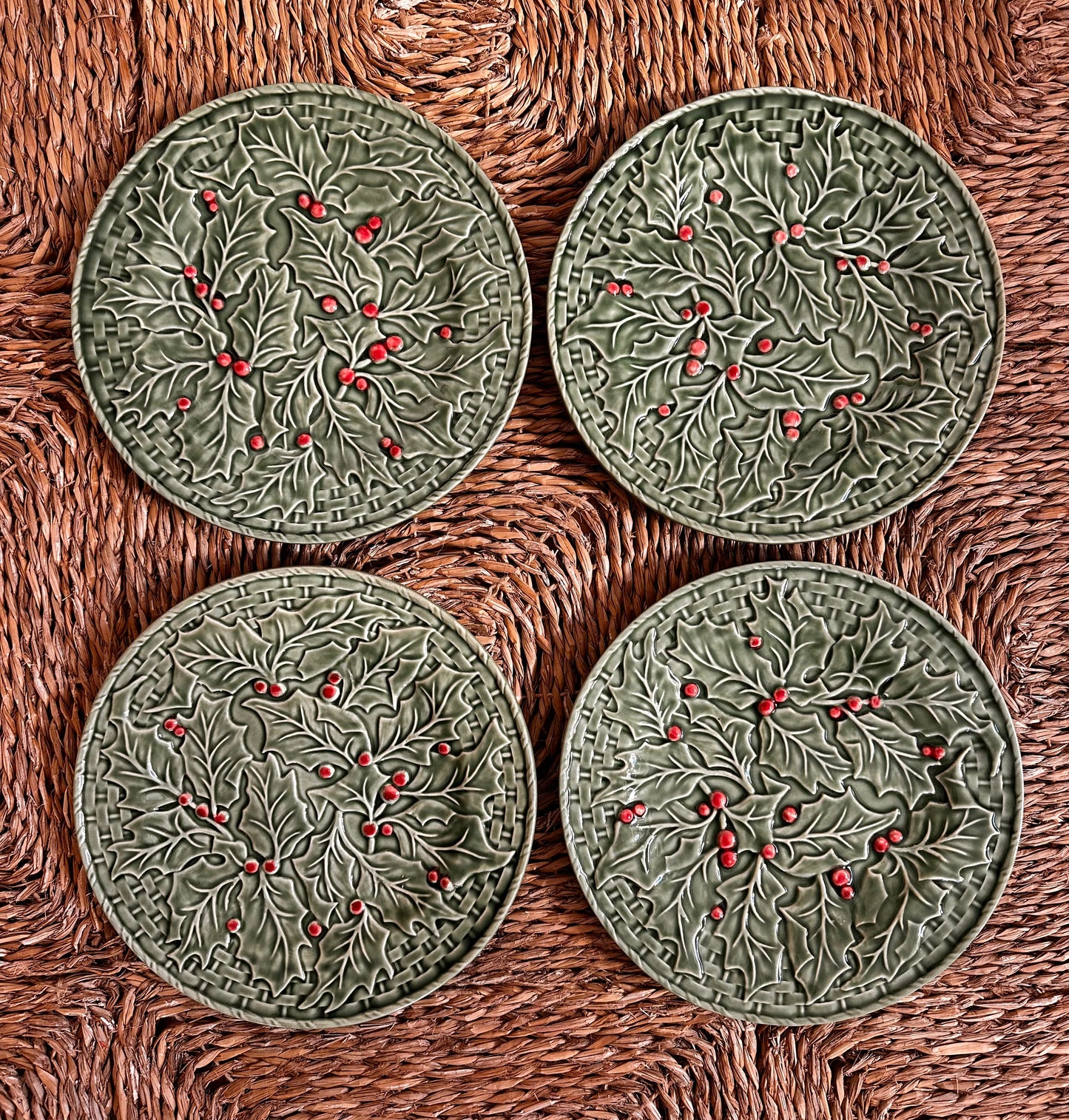 Pierre Deux Holly Dessert Plates with Mugs